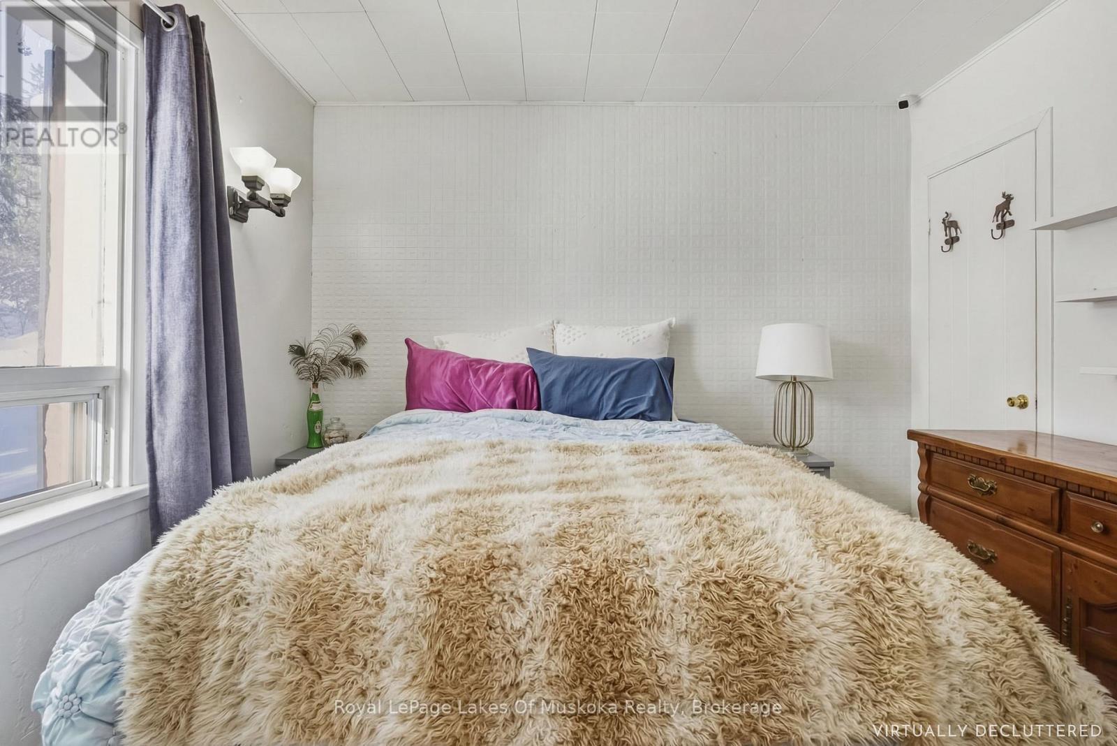 












60 WEST ROAD W

,
Huntsville (Chaffey),




Ontario
P1H1L8

