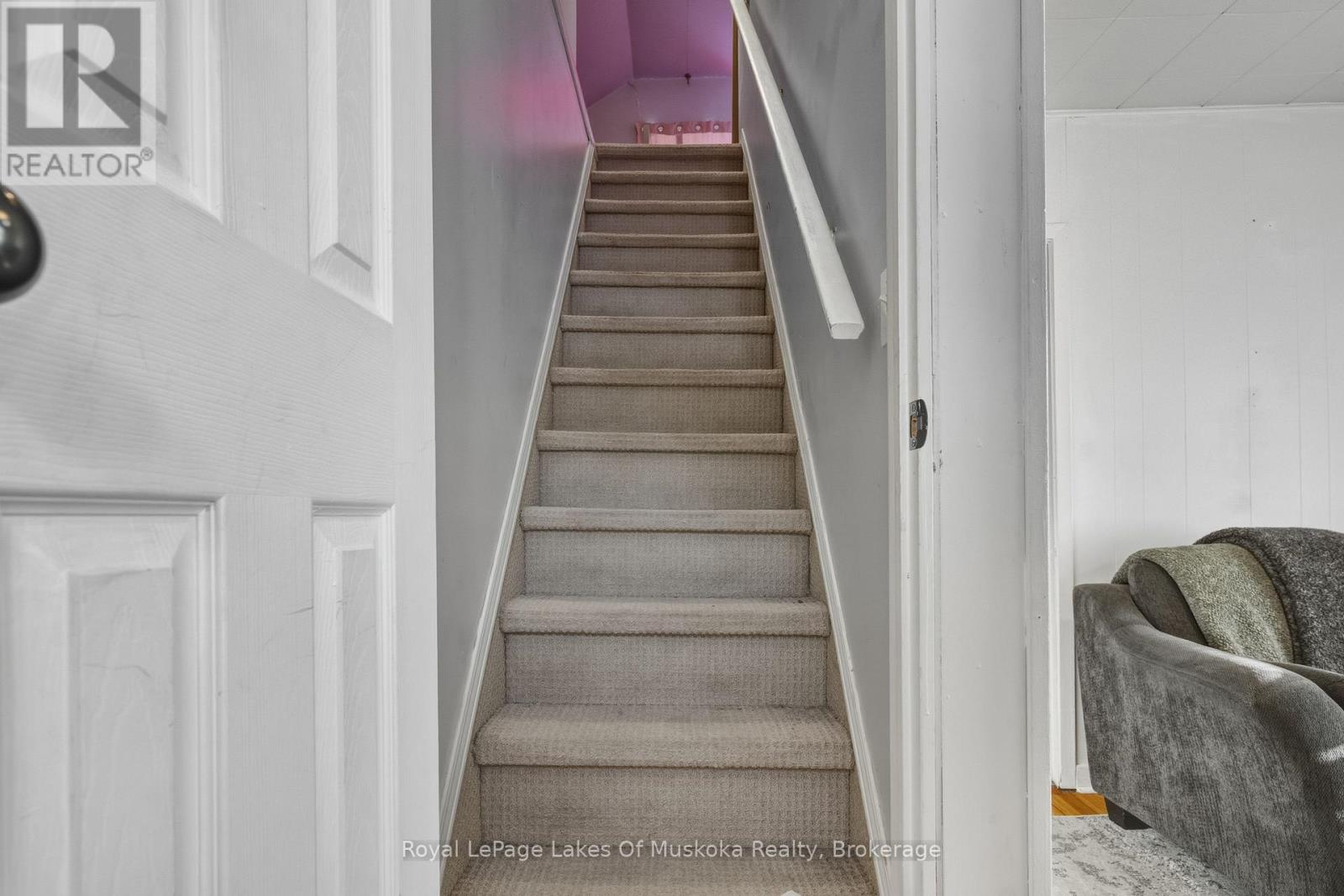 












60 WEST ROAD W

,
Huntsville (Chaffey),




Ontario
P1H1L8

