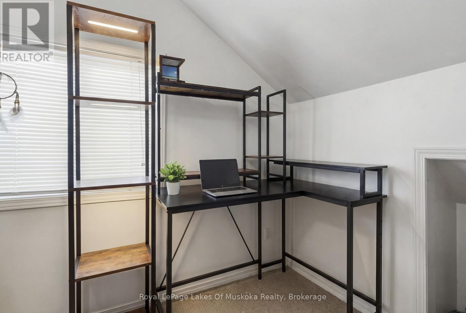 












60 WEST ROAD W

,
Huntsville (Chaffey),




Ontario
P1H1L8

