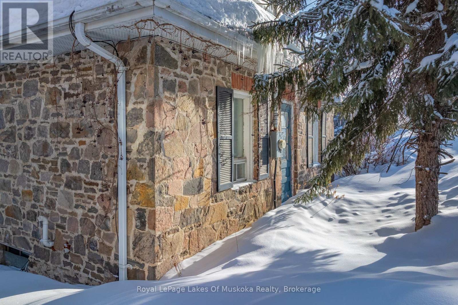 












60 WEST ROAD W

,
Huntsville (Chaffey),




Ontario
P1H1L8

