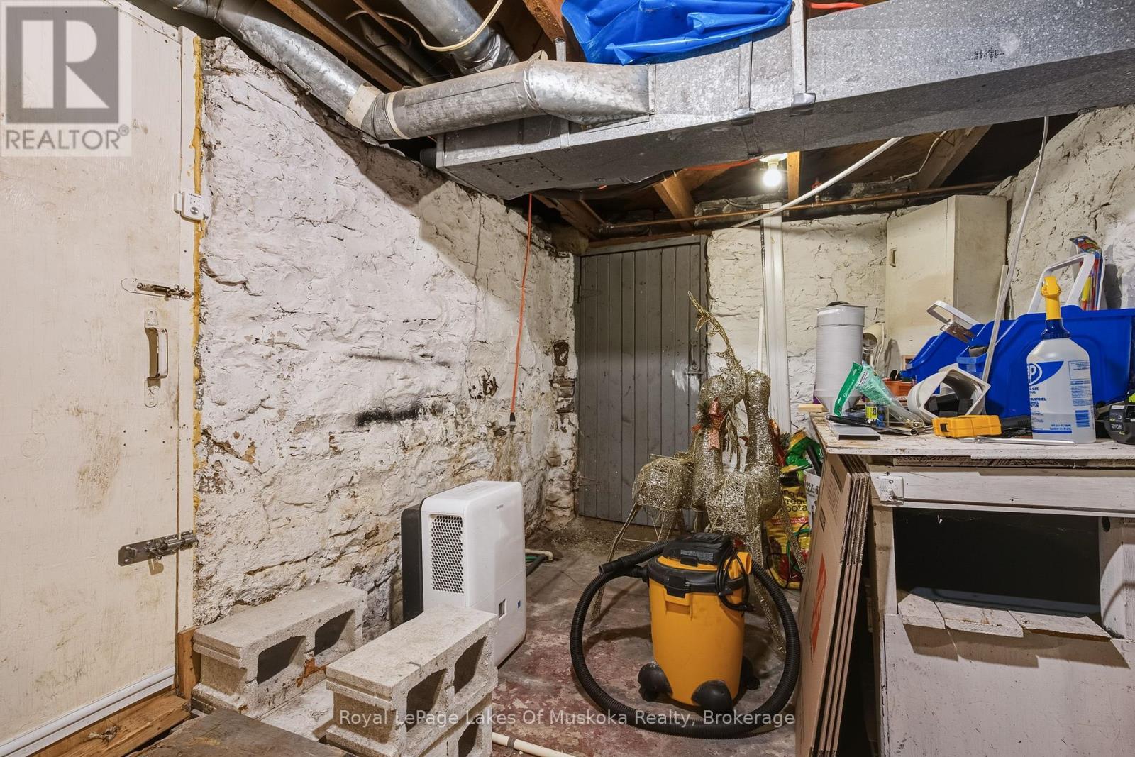 












60 WEST ROAD W

,
Huntsville (Chaffey),




Ontario
P1H1L8

