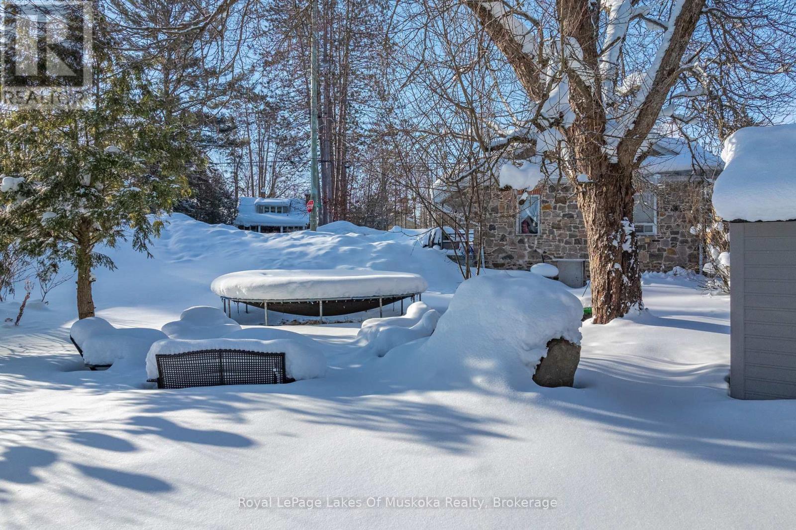 












60 WEST ROAD W

,
Huntsville (Chaffey),




Ontario
P1H1L8

