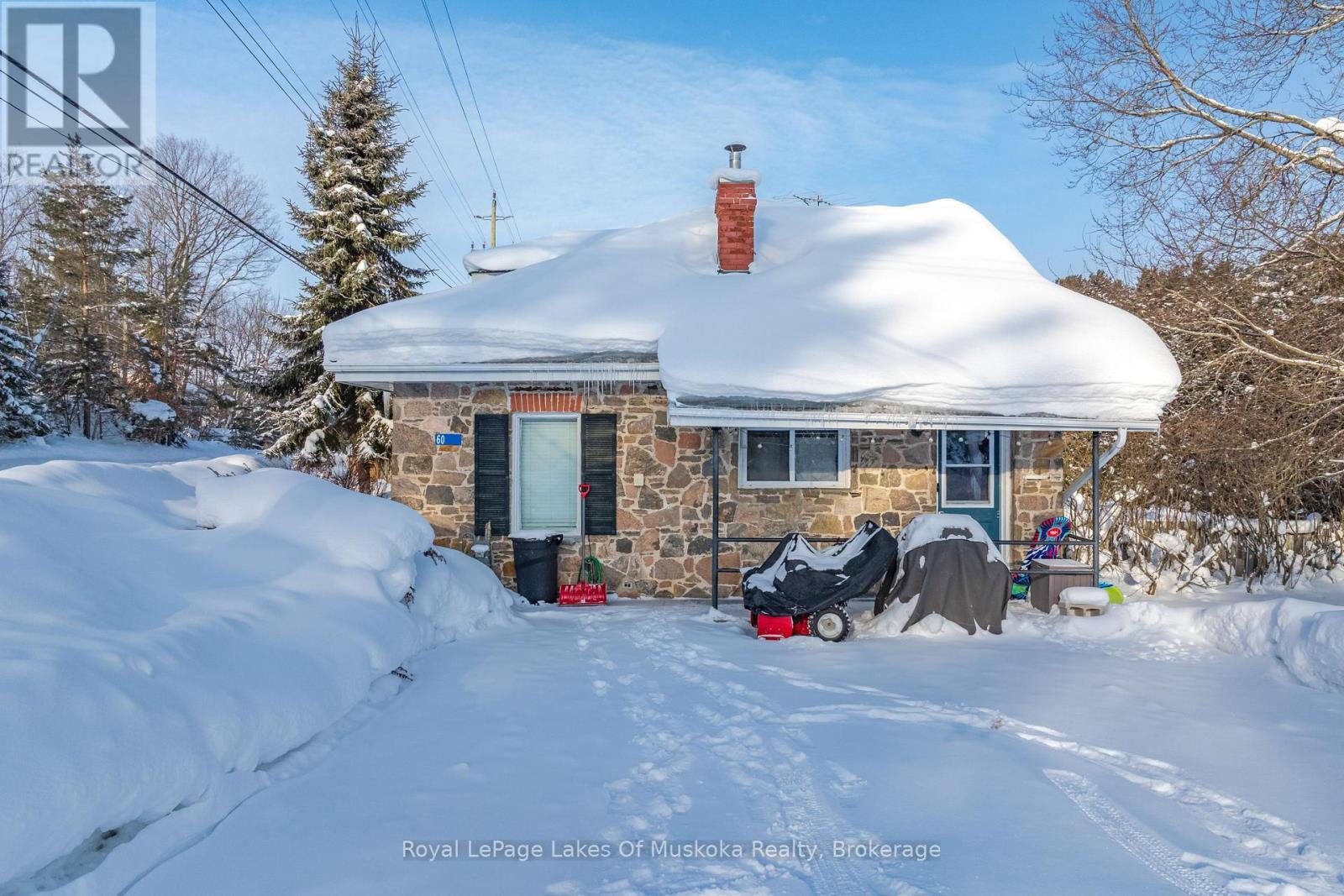 












60 WEST ROAD W

,
Huntsville (Chaffey),




Ontario
P1H1L8

