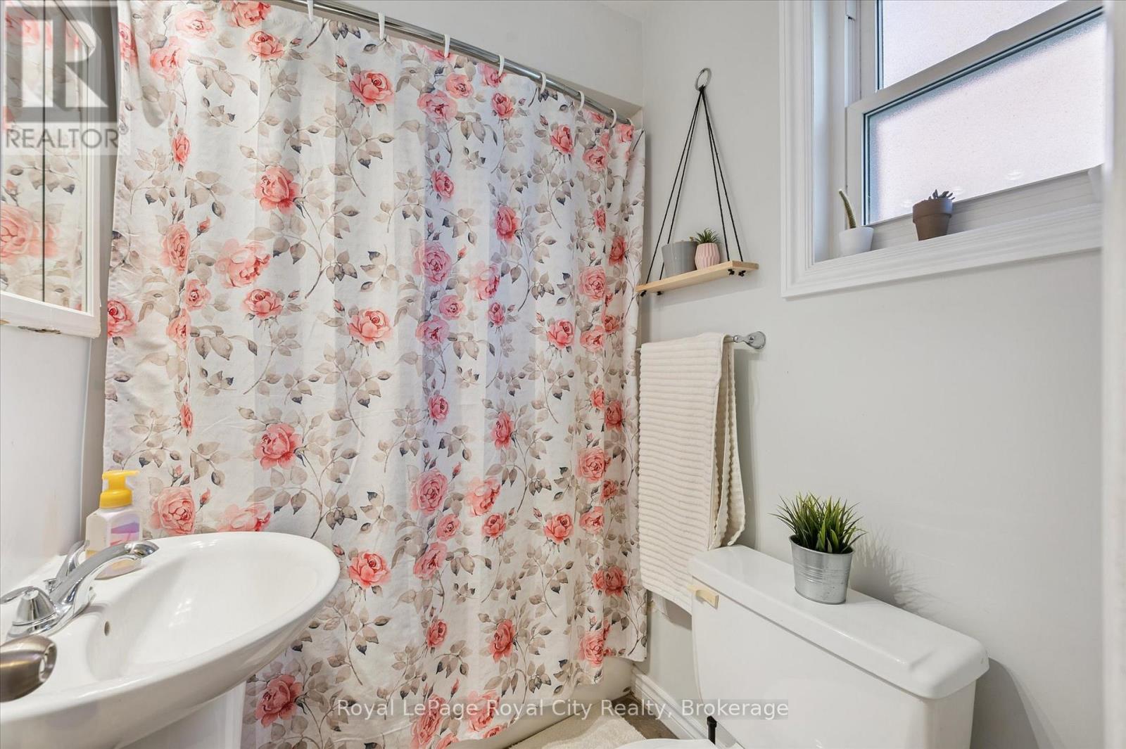 












148 SUFFOLK STREET W

,
Guelph (Downtown),




Ontario
N1H2J5

