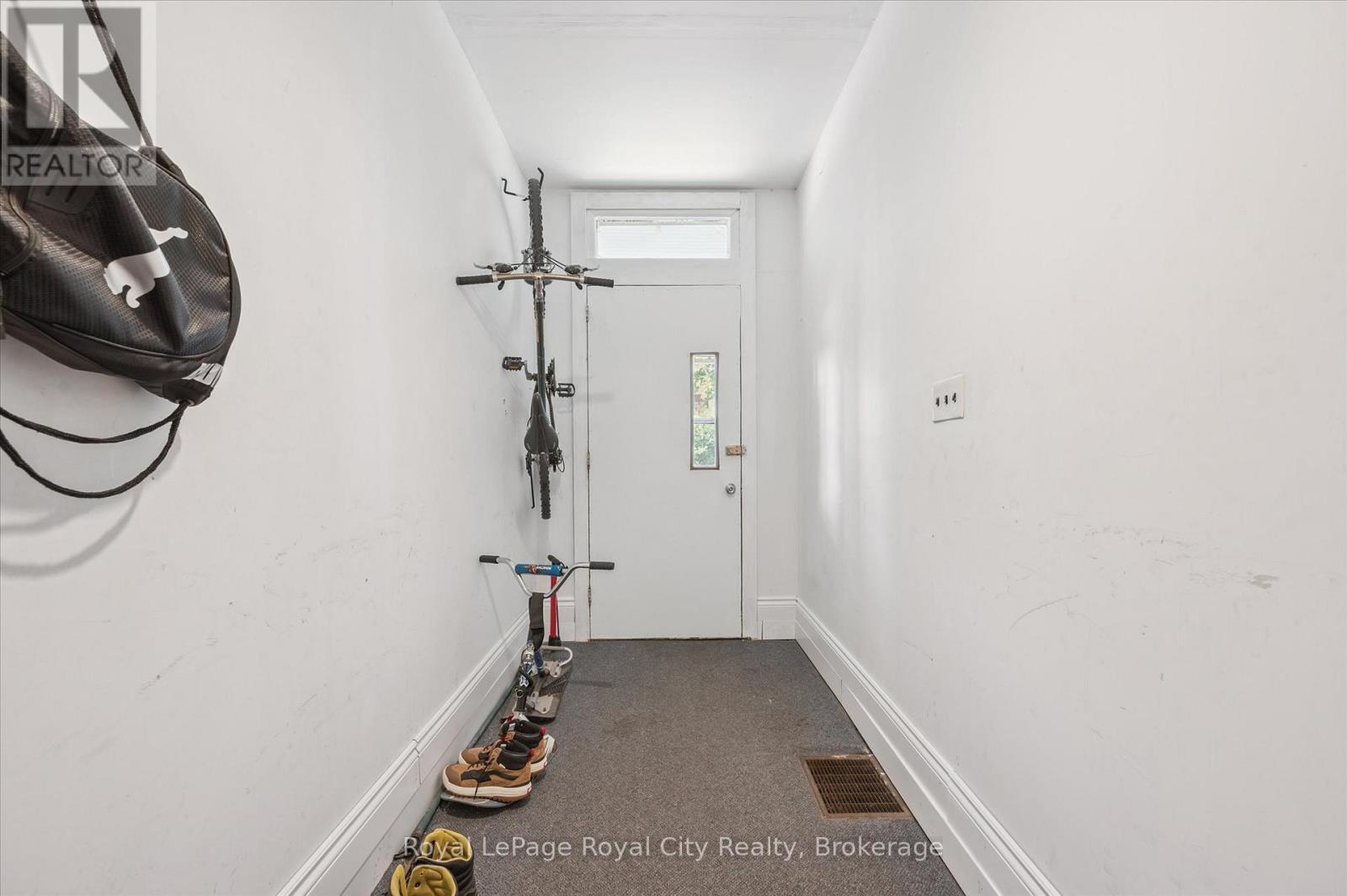 












148 SUFFOLK STREET W

,
Guelph (Downtown),




Ontario
N1H2J5

