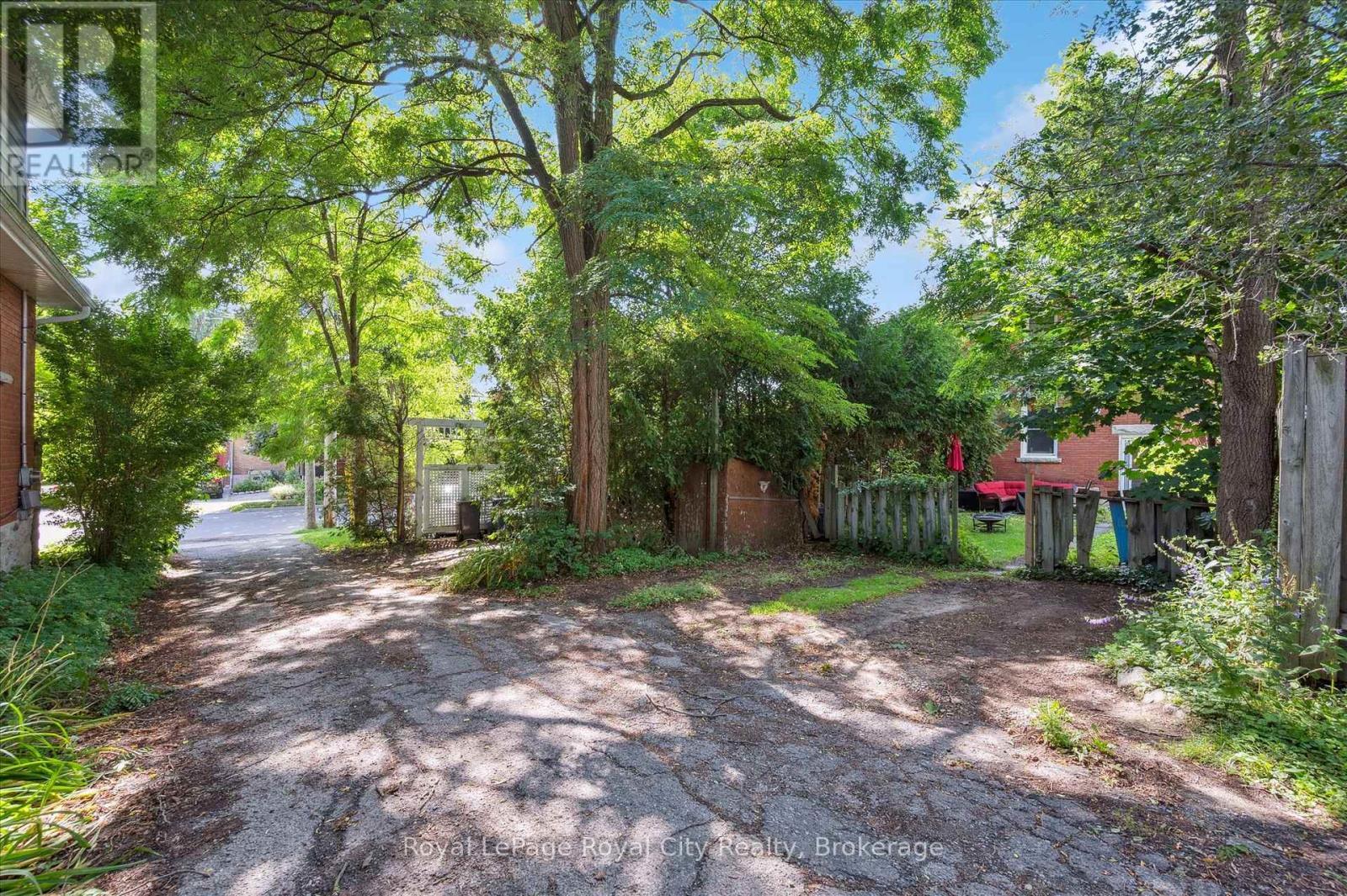 












148 SUFFOLK STREET W

,
Guelph (Downtown),




Ontario
N1H2J5

