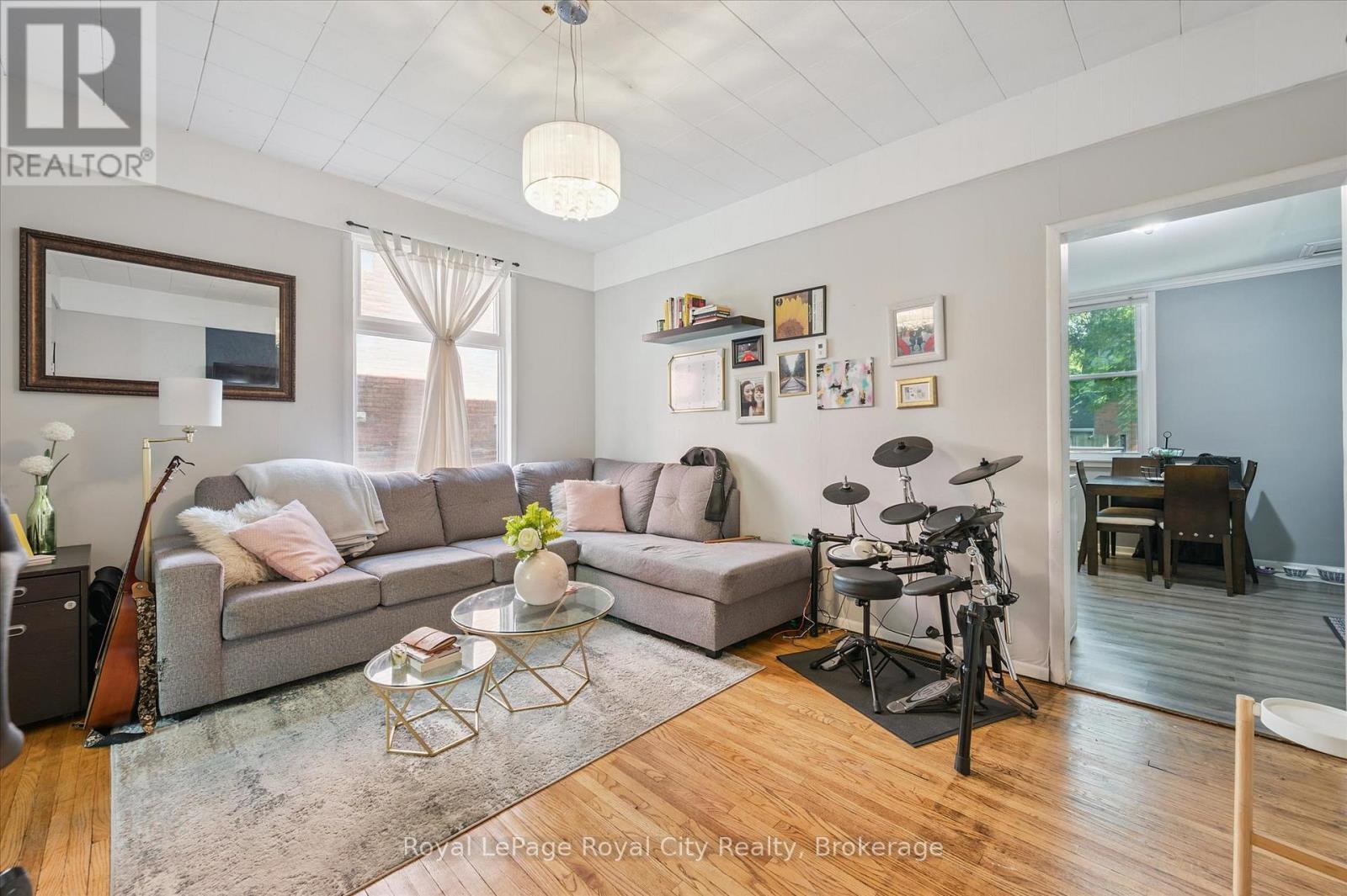 












148 SUFFOLK STREET W

,
Guelph (Downtown),




Ontario
N1H2J5

