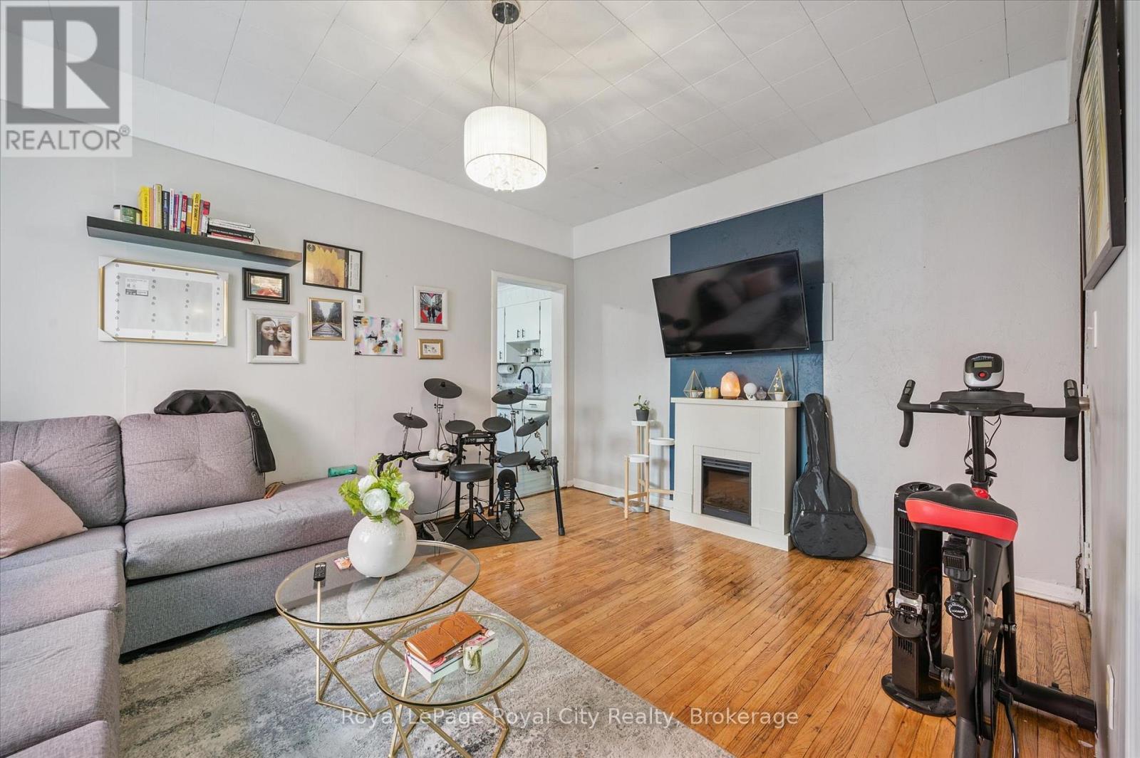 












148 SUFFOLK STREET W

,
Guelph (Downtown),




Ontario
N1H2J5

