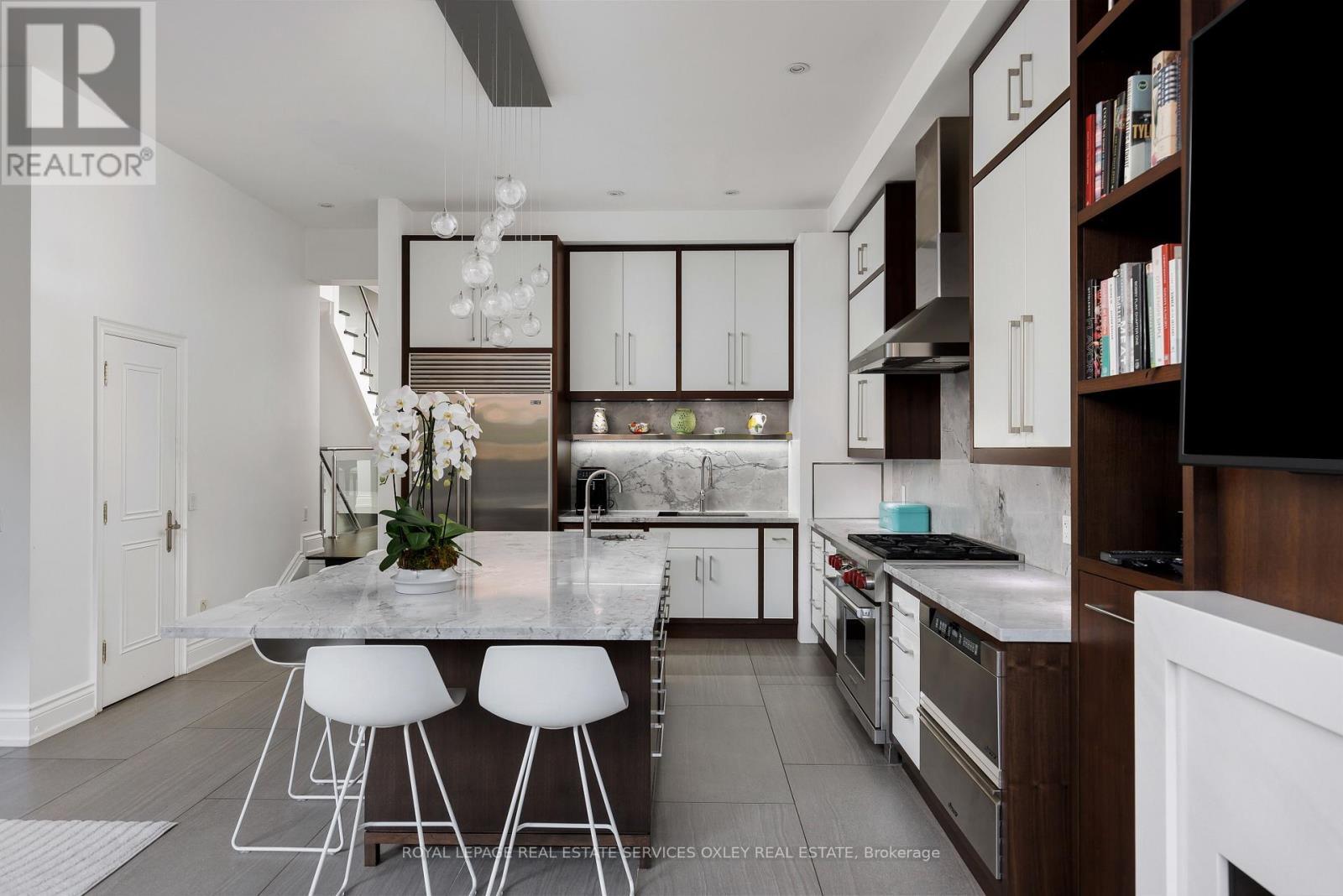 












46 MATHERSFIELD DRIVE

,
Toronto,




Ontario
M4W3W5

