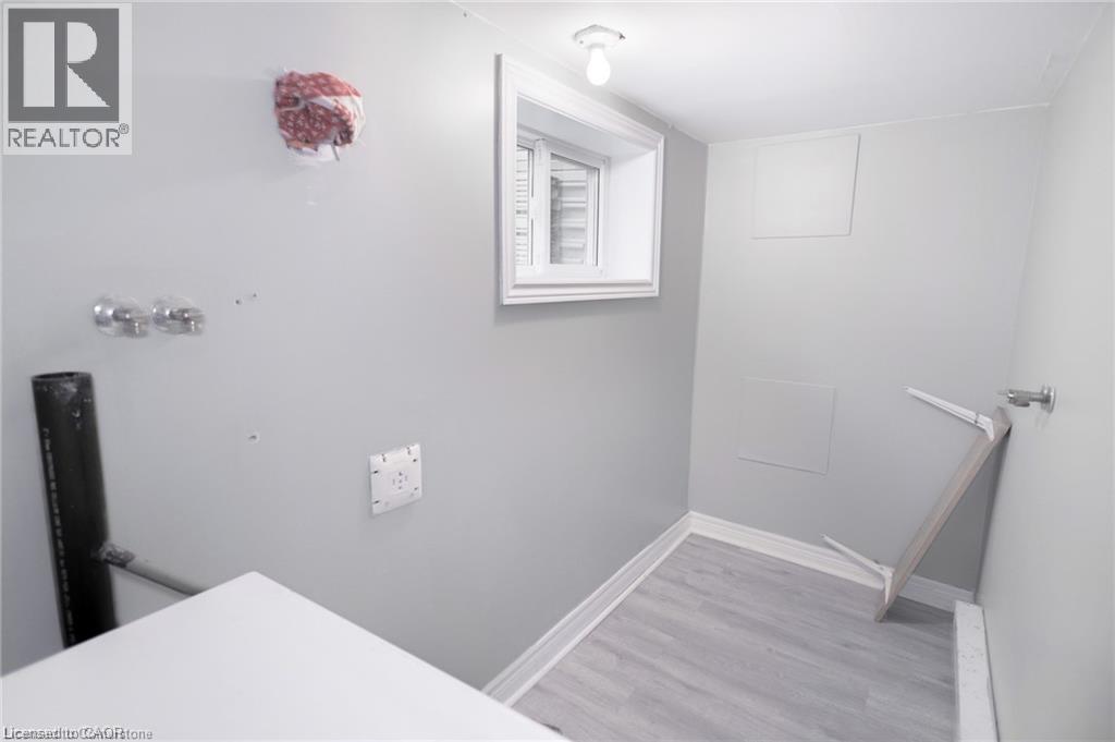 












11 PERRY Street

,
St. Catharines,




Ontario
L2R1K7

