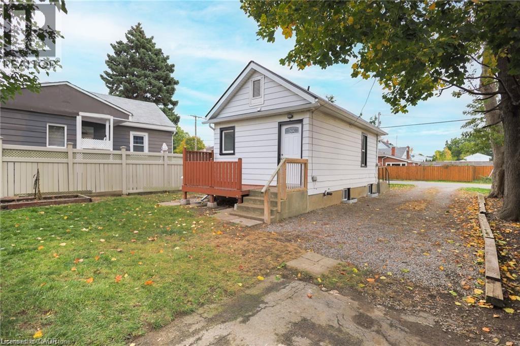 












11 PERRY Street

,
St. Catharines,




Ontario
L2R1K7

