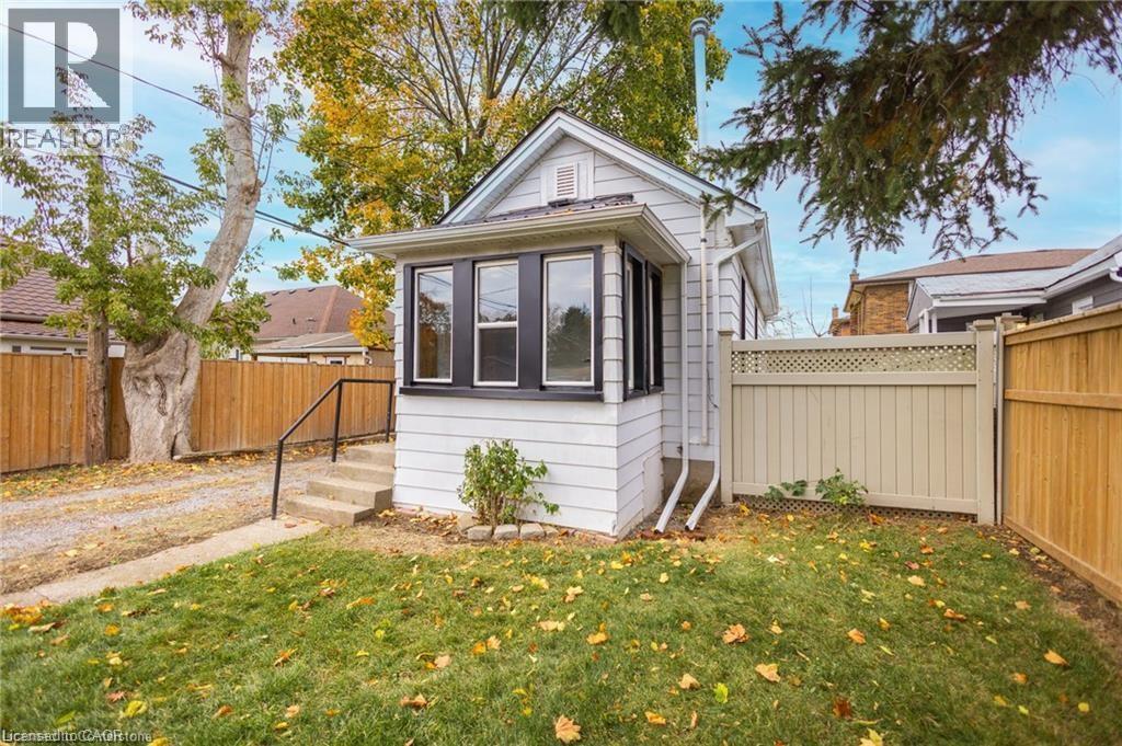 












11 PERRY Street

,
St. Catharines,




Ontario
L2R1K7

