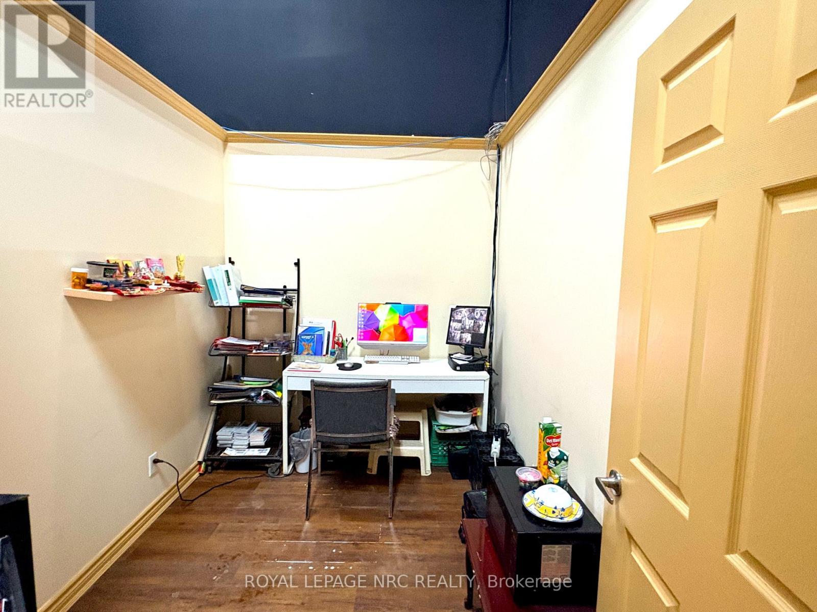 












315 - 343 GLENDALE AVENUE

,
St. Catharines (Oakdale),




Ontario
L2T0A1

