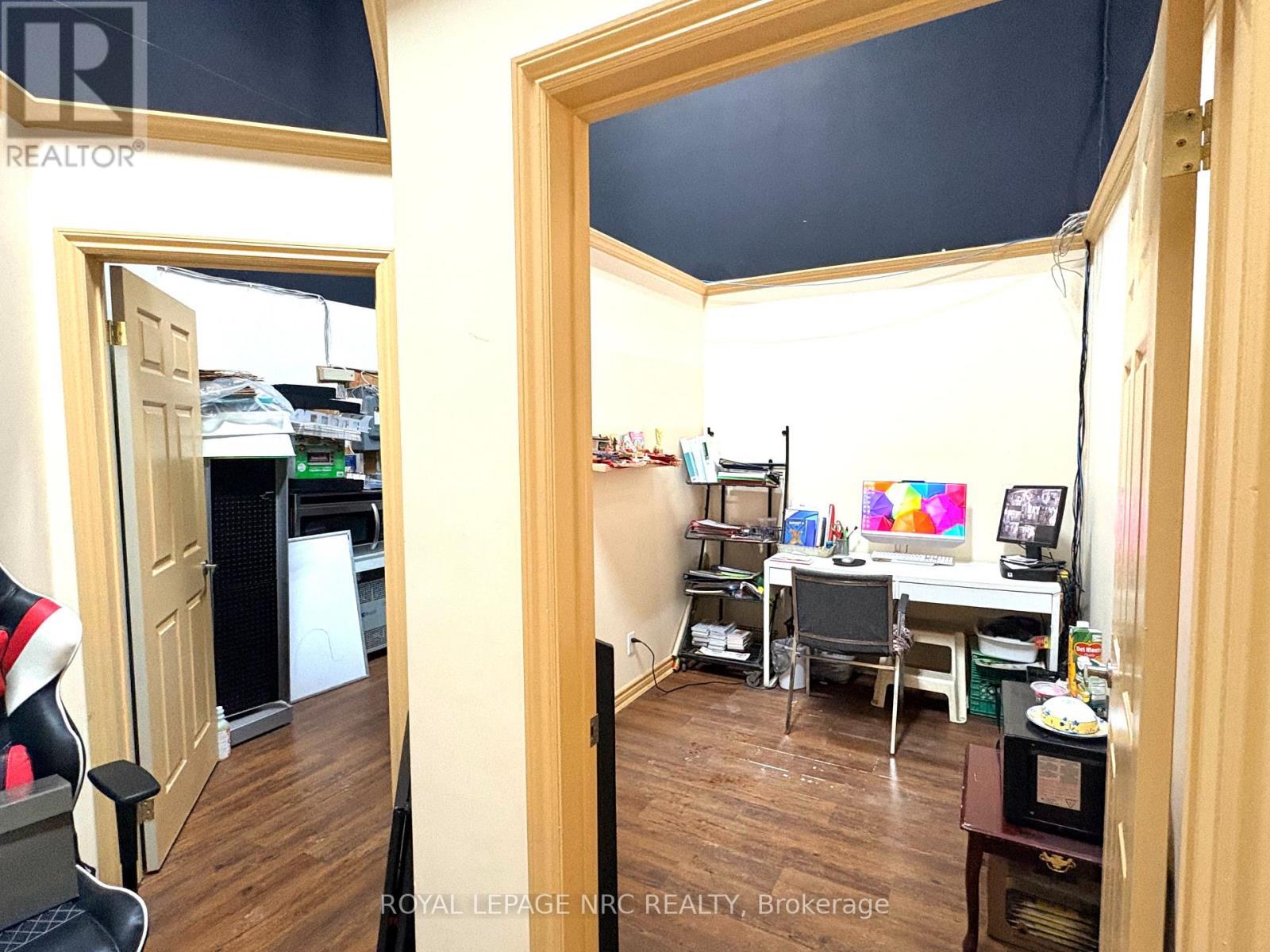 












315 - 343 GLENDALE AVENUE

,
St. Catharines (Oakdale),




Ontario
L2T0A1

