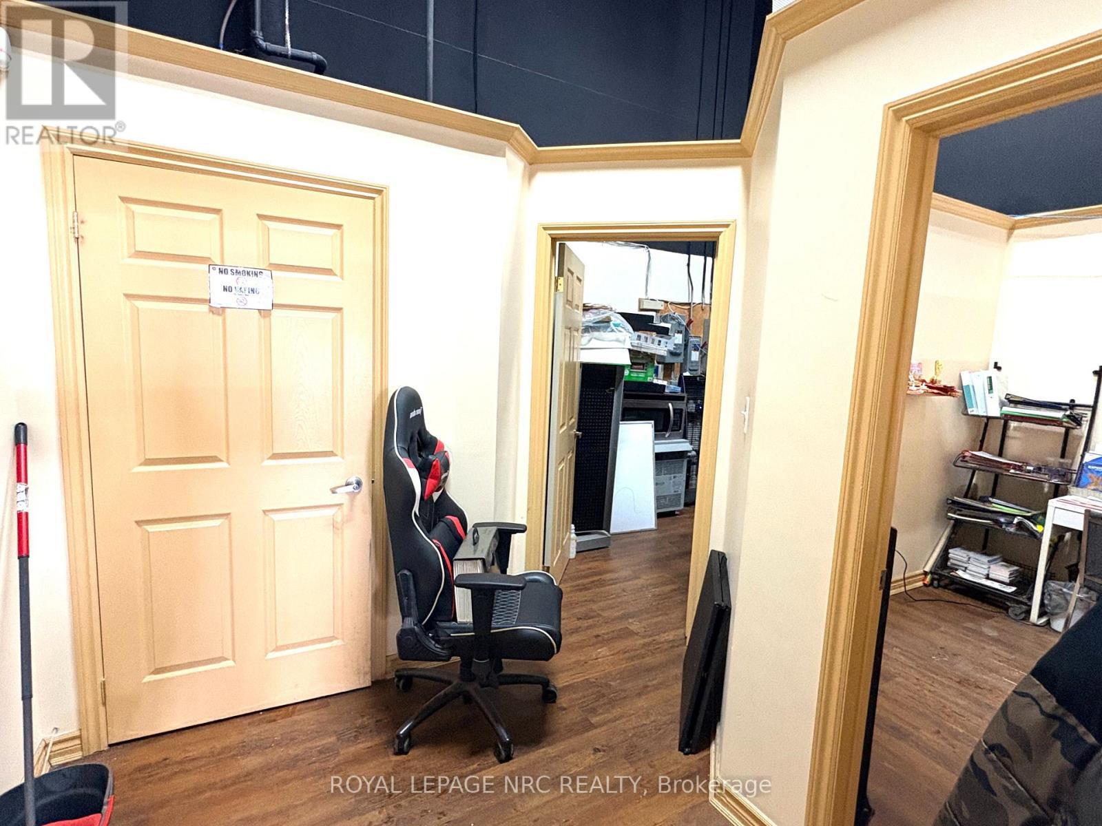 












315 - 343 GLENDALE AVENUE

,
St. Catharines (Oakdale),




Ontario
L2T0A1

