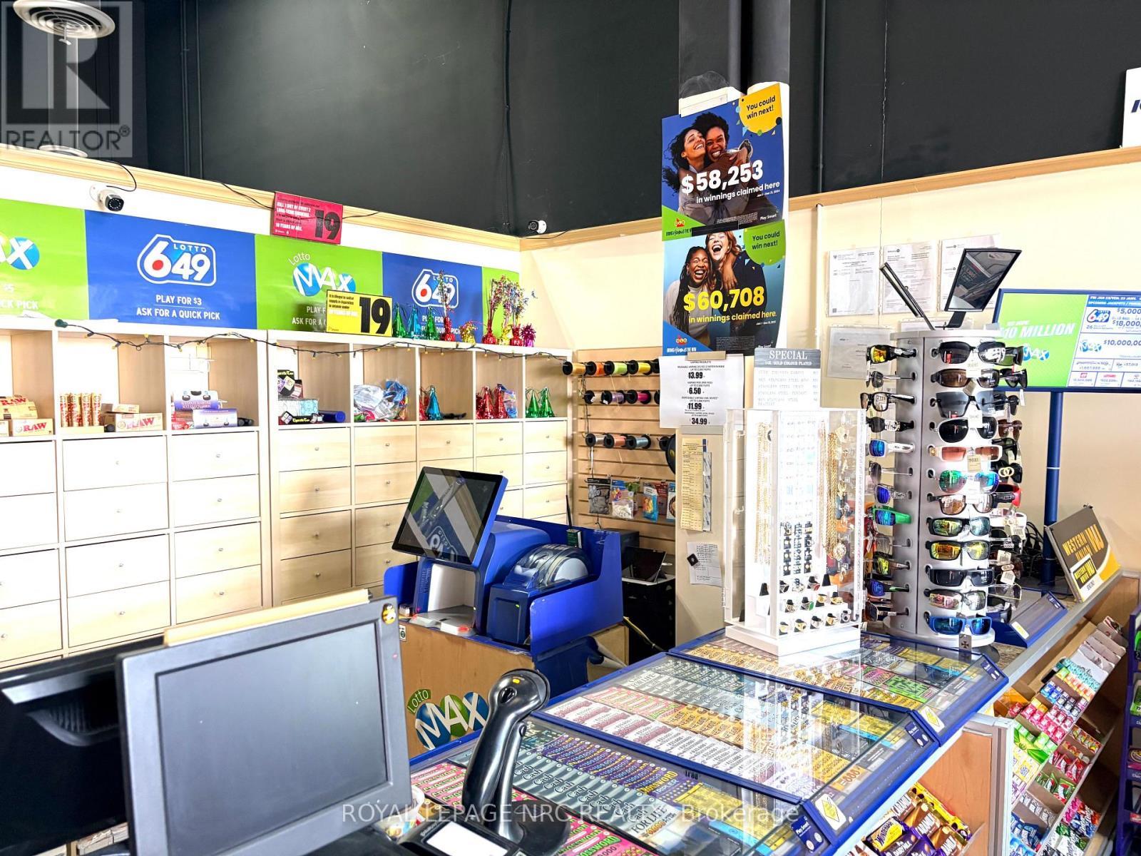 












315 - 343 GLENDALE AVENUE

,
St. Catharines (Oakdale),




Ontario
L2T0A1

