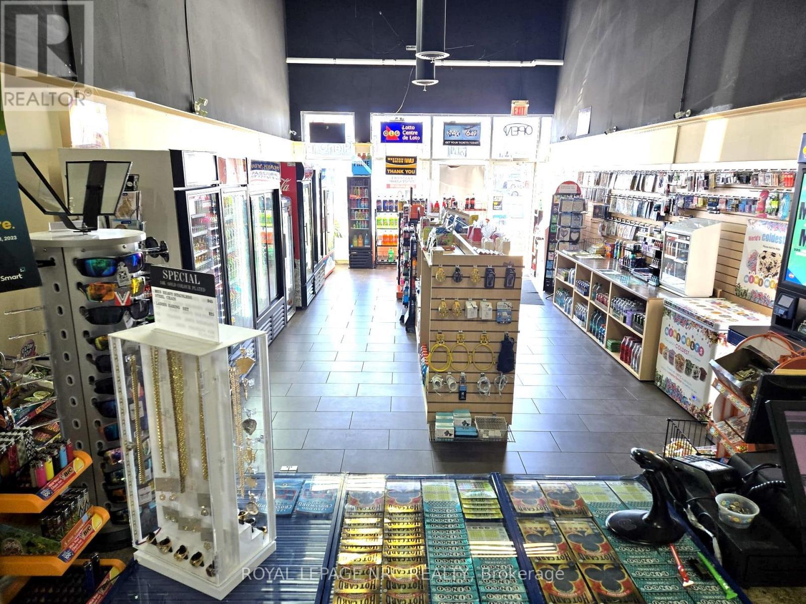 












315 - 343 GLENDALE AVENUE

,
St. Catharines (Oakdale),




Ontario
L2T0A1

