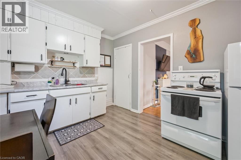 












148 SUFFOLK Street W

,
Guelph,




Ontario
N1H2J5

