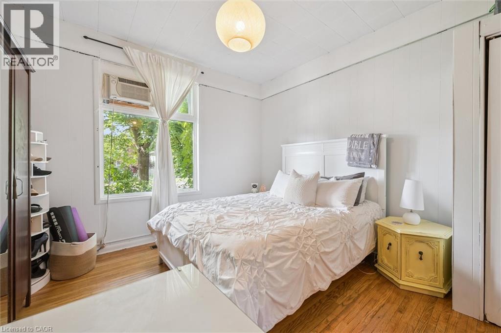 












148 SUFFOLK Street W

,
Guelph,




Ontario
N1H2J5

