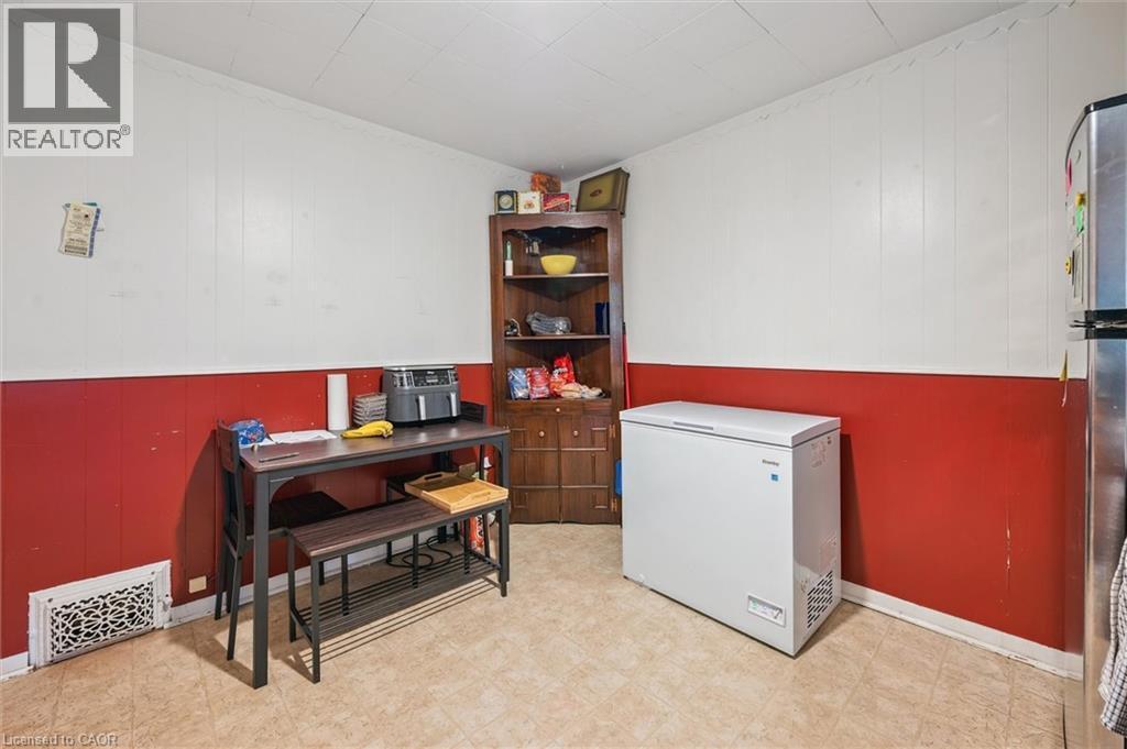 












148 SUFFOLK Street W

,
Guelph,




Ontario
N1H2J5

