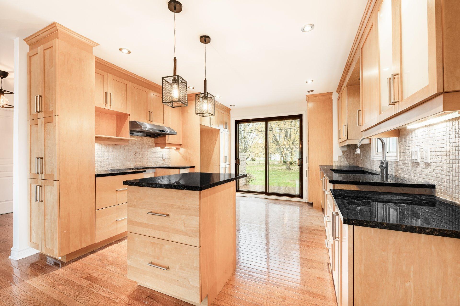 









86


Rue Deslauriers

,
Beloeil,




QC
J3G3E1

