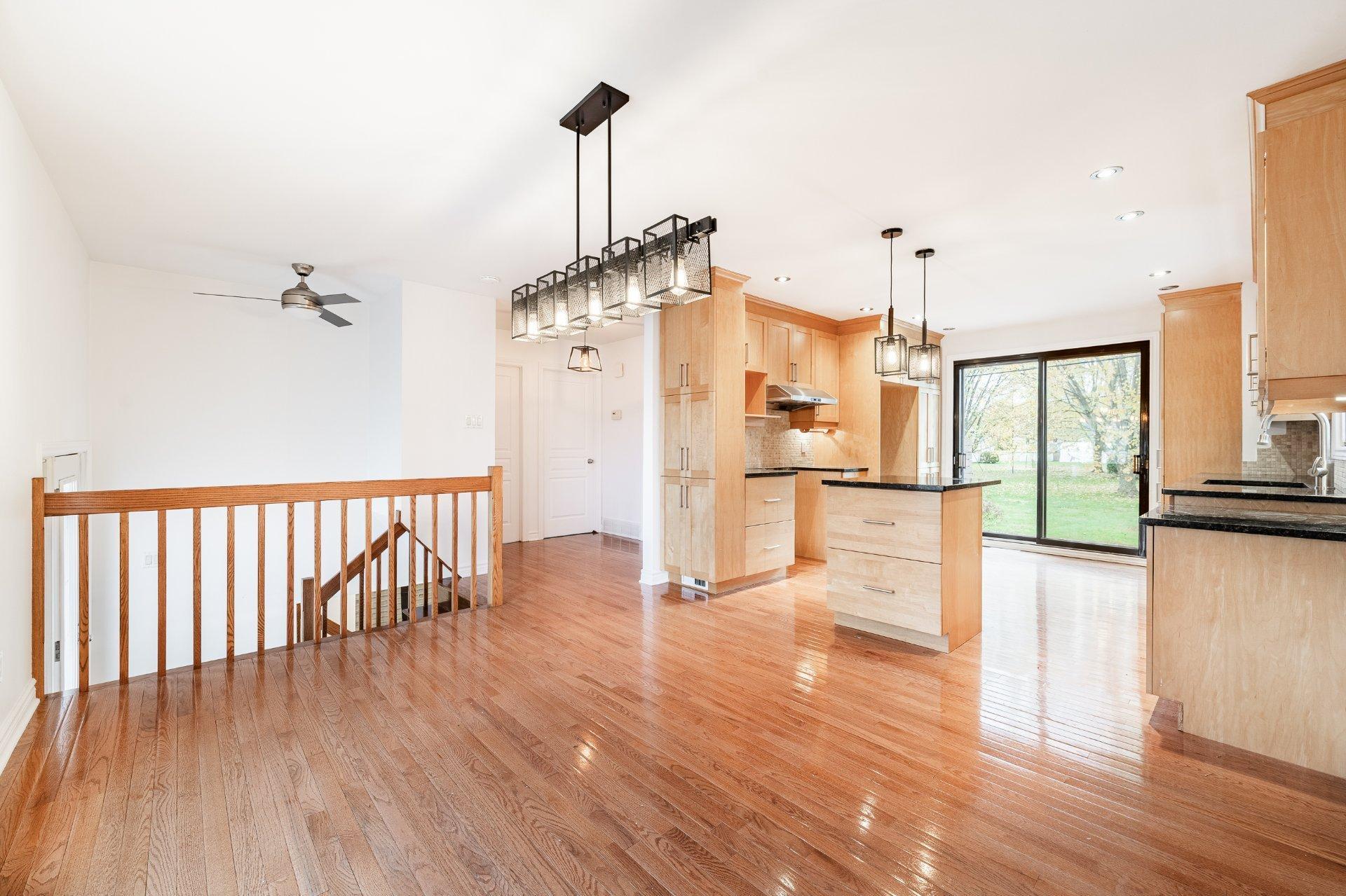 









86


Rue Deslauriers

,
Beloeil,




QC
J3G3E1

