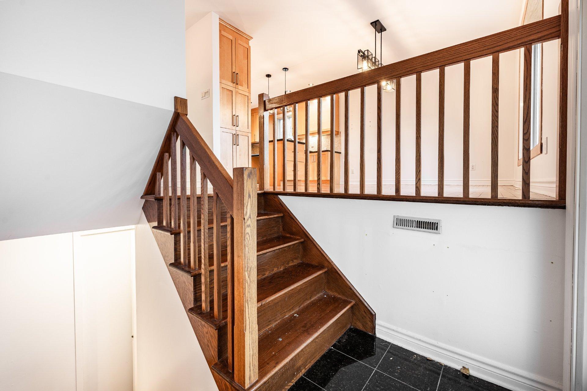 









86


Rue Deslauriers

,
Beloeil,




QC
J3G3E1

