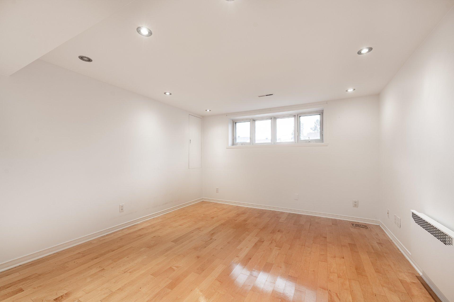 









86


Rue Deslauriers

,
Beloeil,




QC
J3G3E1

