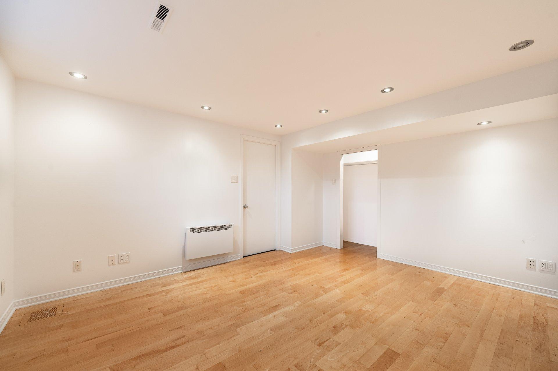 









86


Rue Deslauriers

,
Beloeil,




QC
J3G3E1

