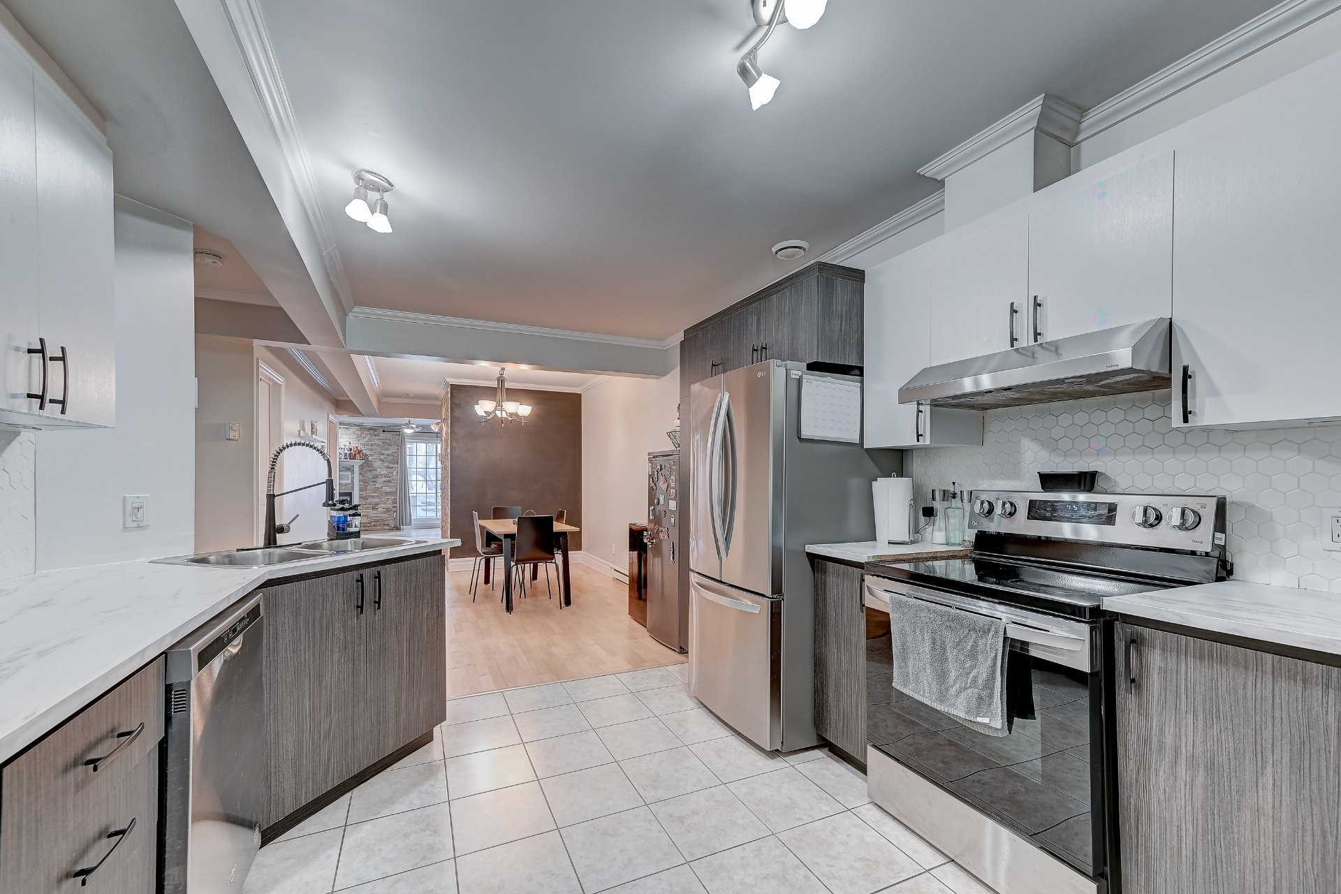 









19


Av. Papineau

, 1,
Candiac,




QC
J5R5S8

