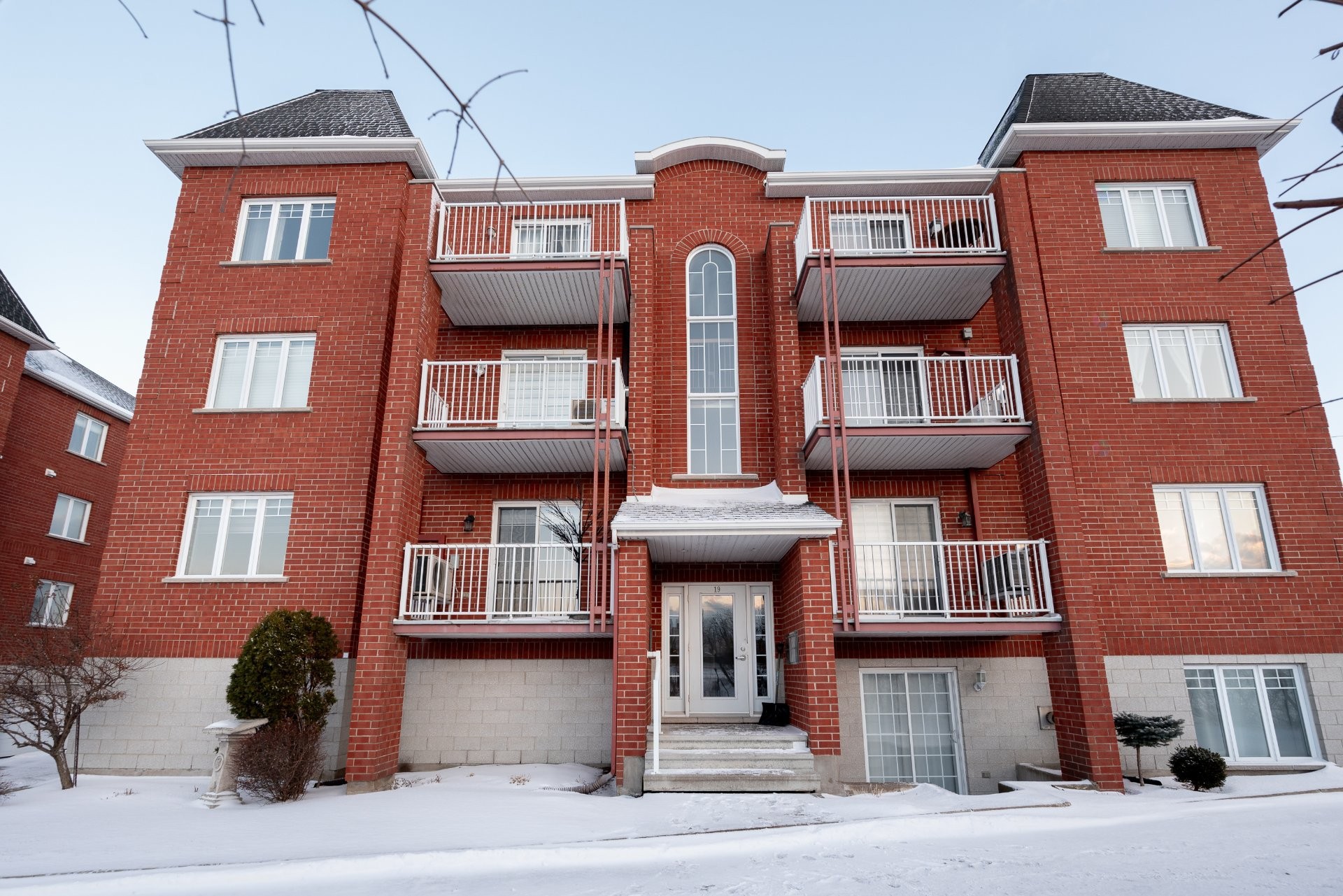 









19


Av. Papineau

, 1,
Candiac,




QC
J5R5S8

