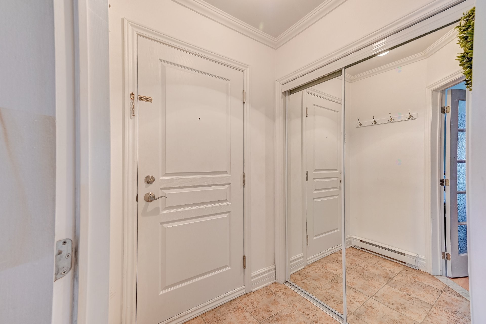 









19


Av. Papineau

, 1,
Candiac,




QC
J5R5S8

