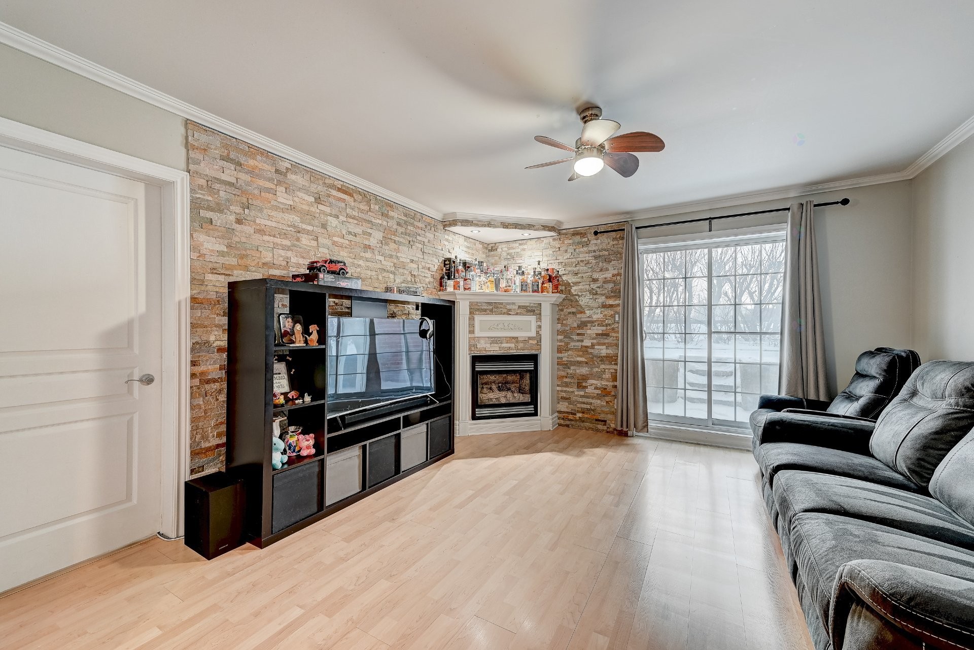 









19


Av. Papineau

, 1,
Candiac,




QC
J5R5S8

