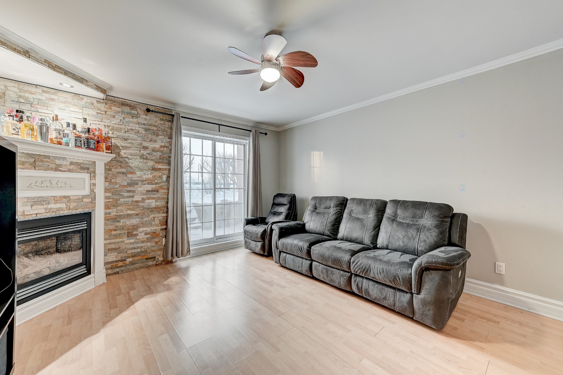 









19


Av. Papineau

, 1,
Candiac,




QC
J5R5S8

