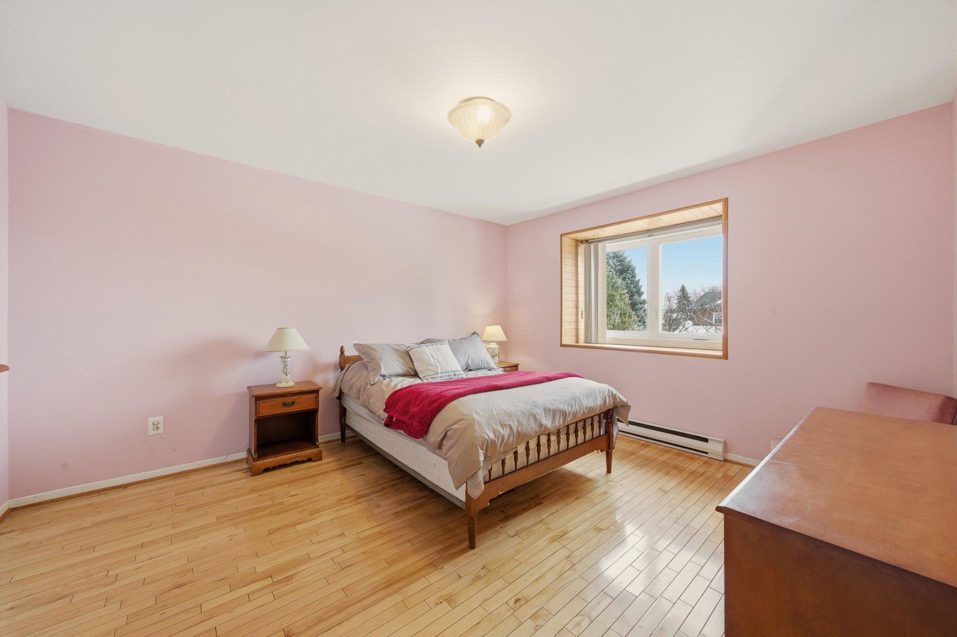 









581


Rue Henri-De Tonti

,
Boucherville,




QC
J4B6Y9

