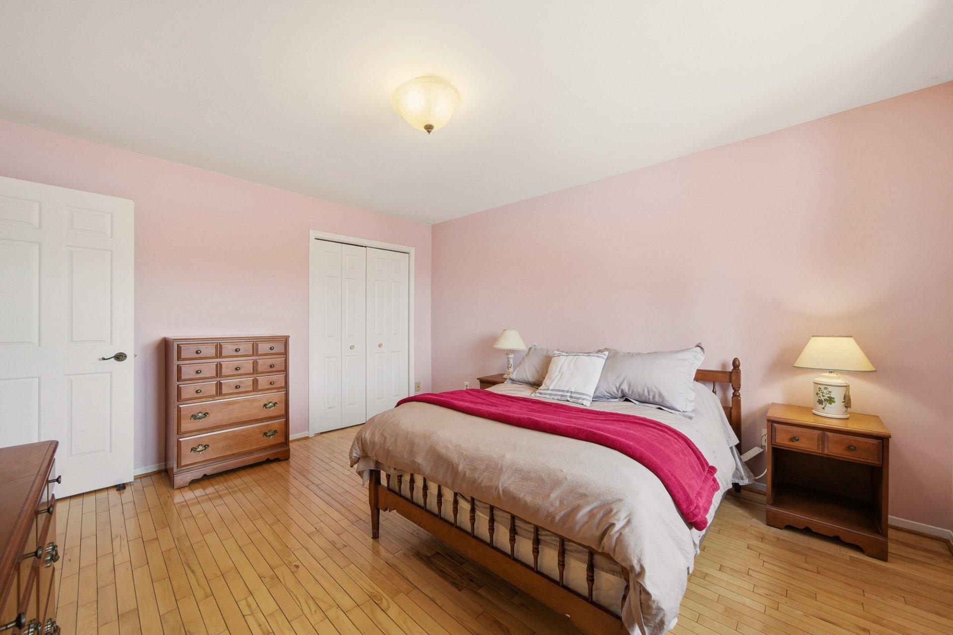 









581


Rue Henri-De Tonti

,
Boucherville,




QC
J4B6Y9

