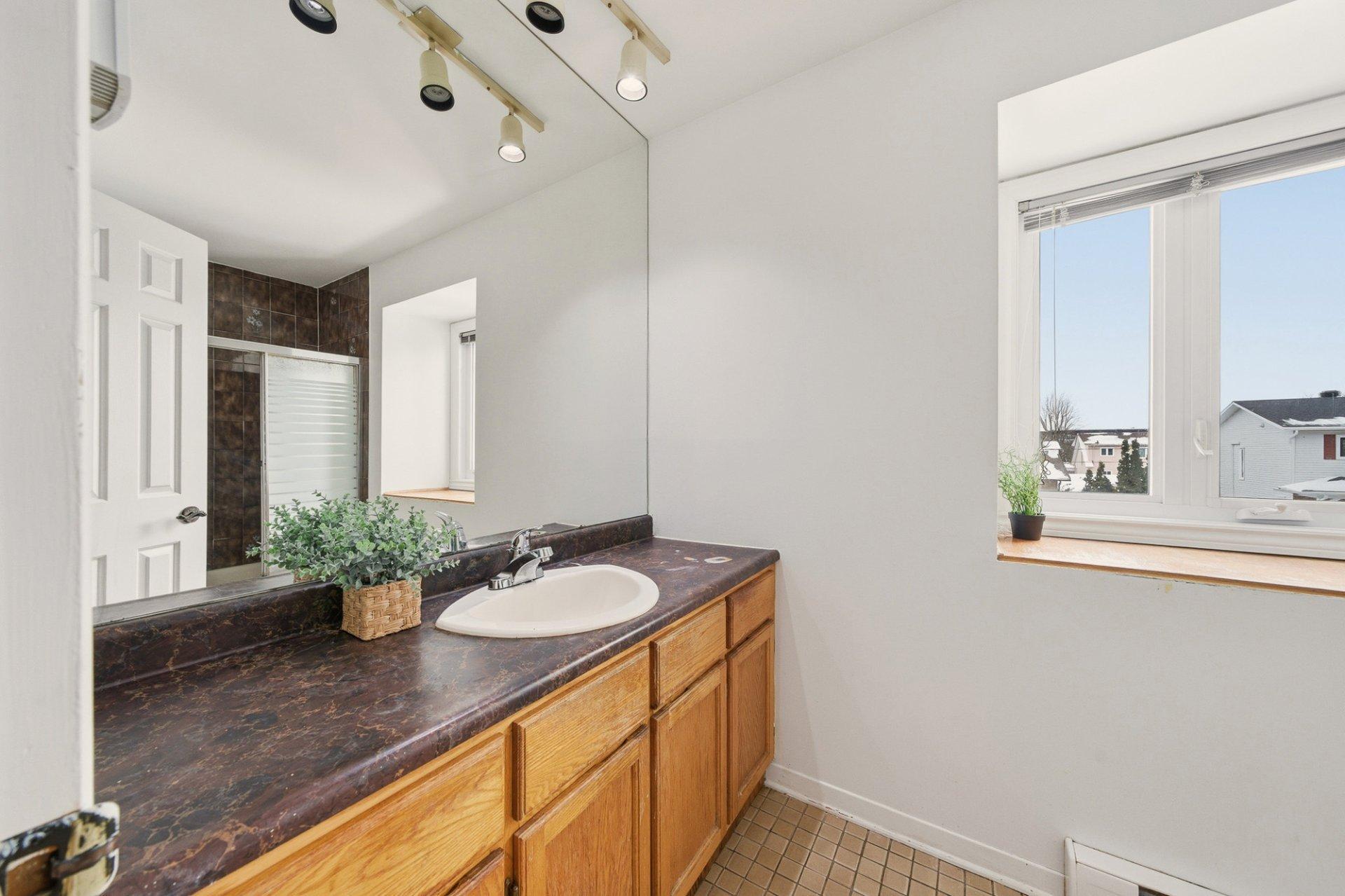 









581


Rue Henri-De Tonti

,
Boucherville,




QC
J4B6Y9

