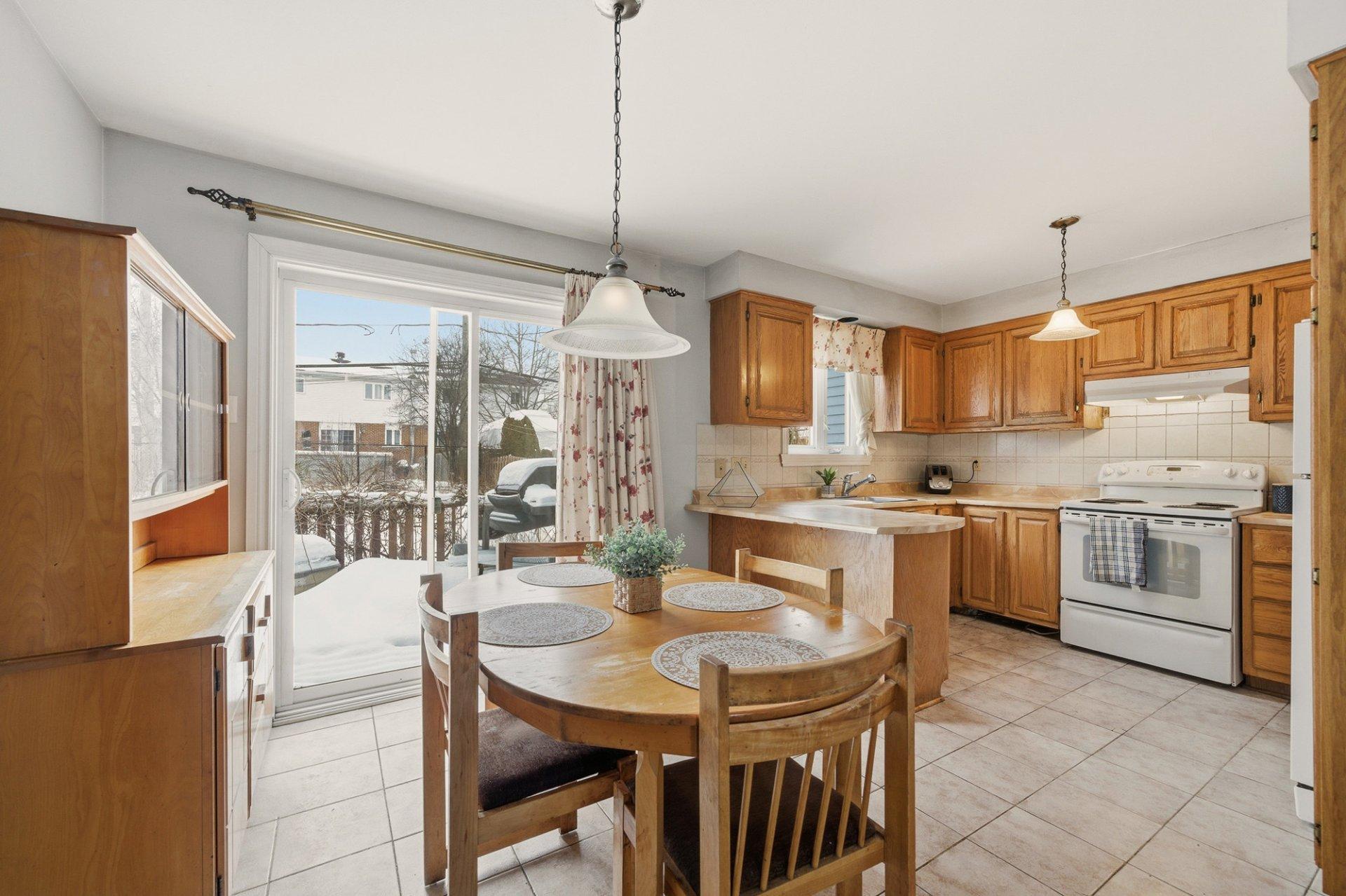 









581


Rue Henri-De Tonti

,
Boucherville,




QC
J4B6Y9

