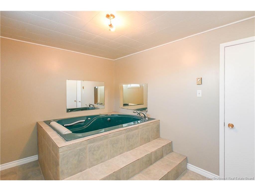 









23


Saint-Simon

RD,
Caraquet,




NB
E1W 1B3

