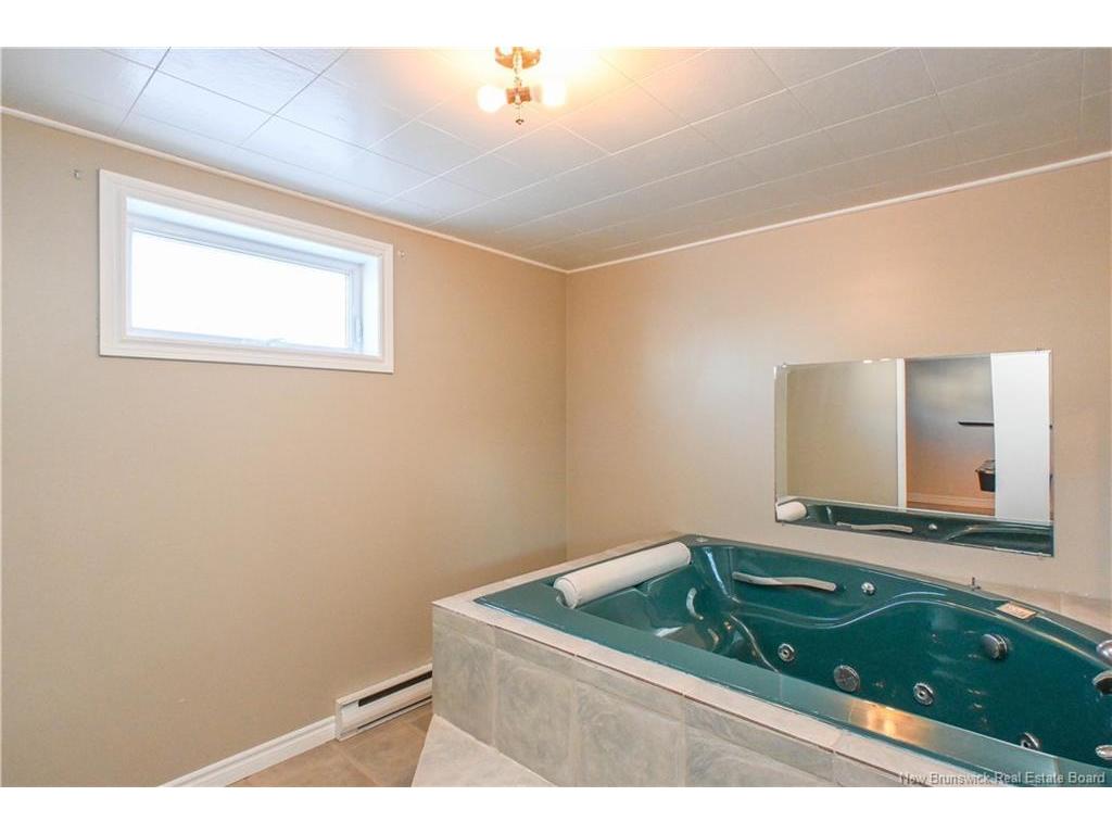 









23


Saint-Simon

RD,
Caraquet,




NB
E1W 1B3

