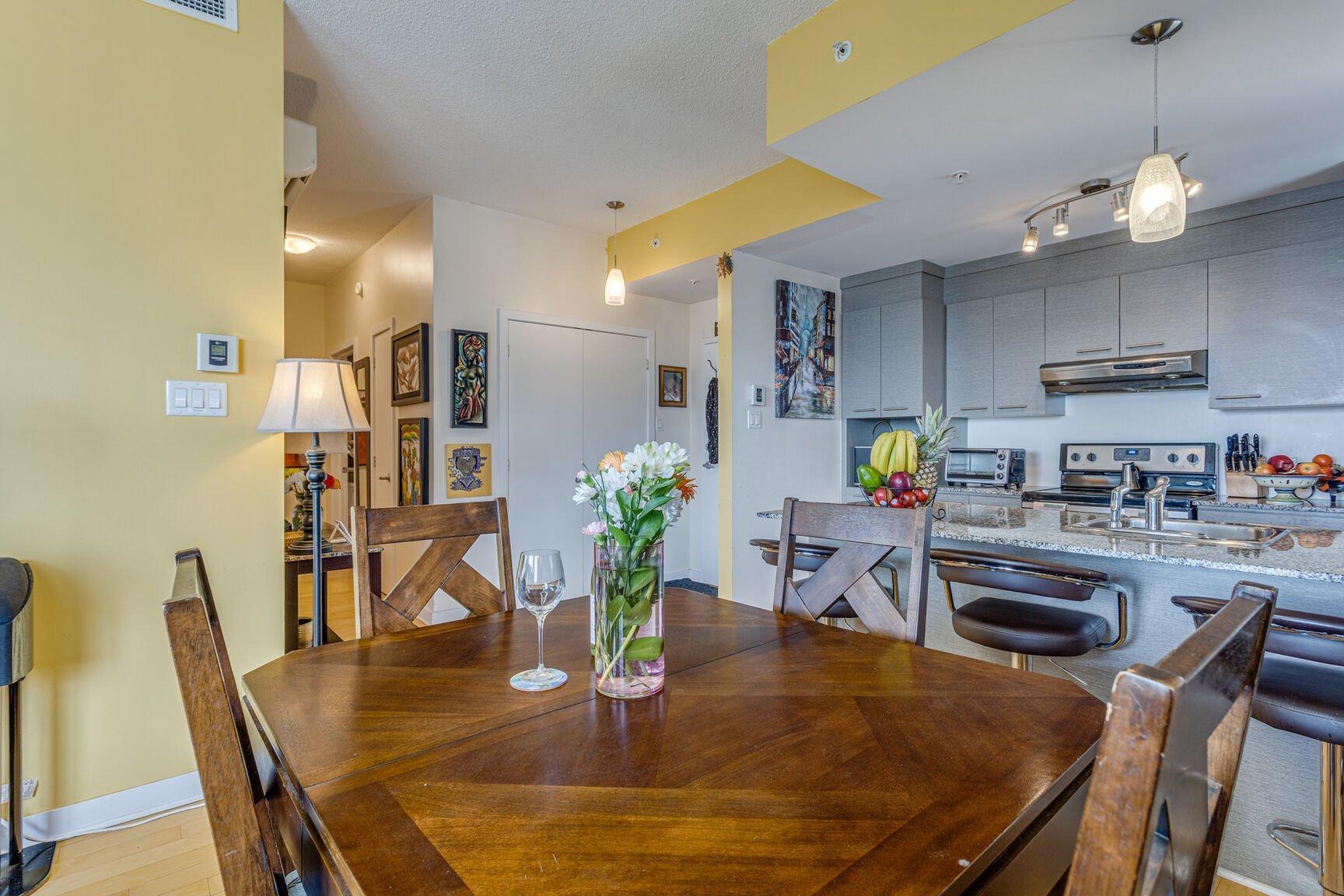 









10150


Place de l'Acadie

, 1409,
Montréal (Ahuntsic-Cartierville),




QC
H4N0C5

