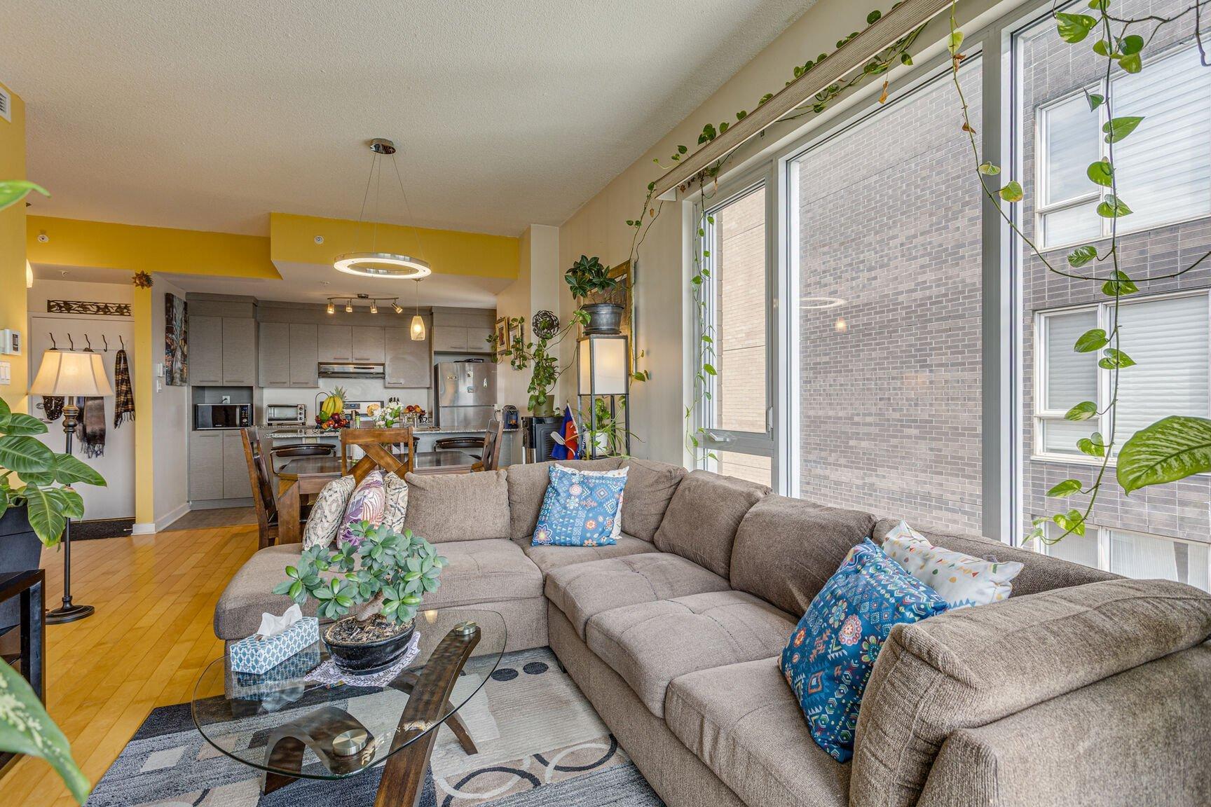 









10150


Place de l'Acadie

, 1409,
Montréal (Ahuntsic-Cartierville),




QC
H4N0C5

