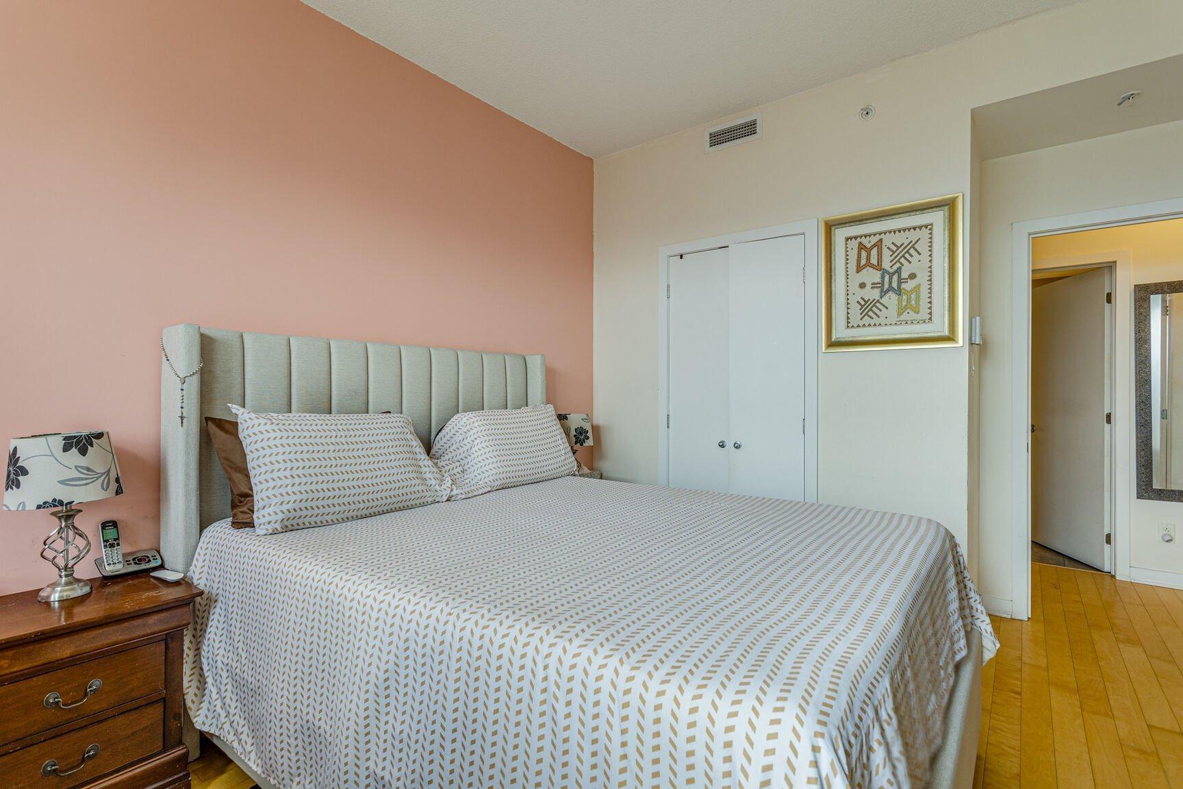 









10150


Place de l'Acadie

, 1409,
Montréal (Ahuntsic-Cartierville),




QC
H4N0C5

