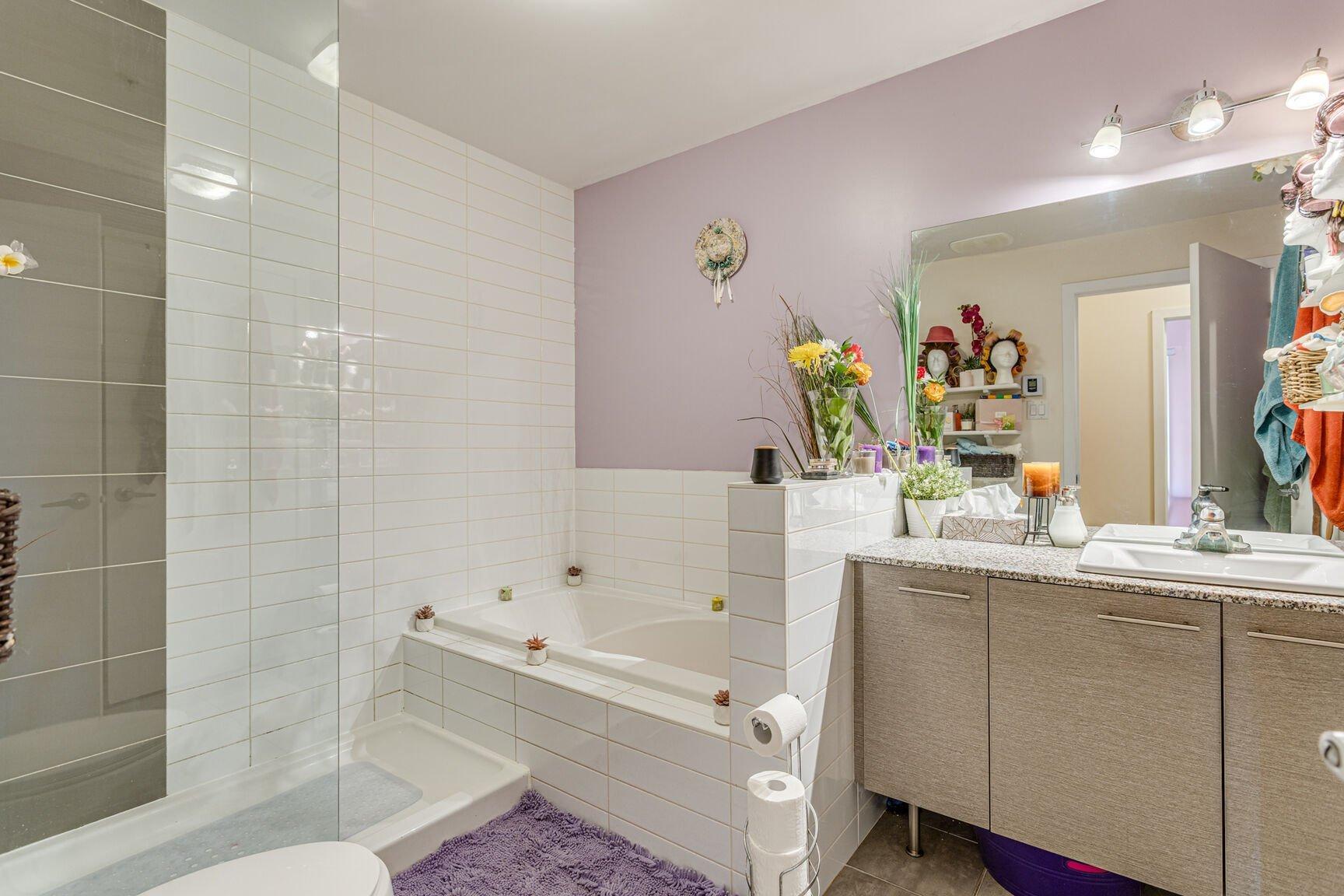 









10150


Place de l'Acadie

, 1409,
Montréal (Ahuntsic-Cartierville),




QC
H4N0C5

