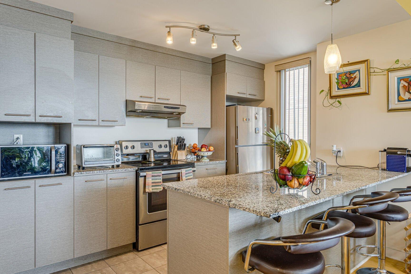 









10150


Place de l'Acadie

, 1409,
Montréal (Ahuntsic-Cartierville),




QC
H4N0C5

