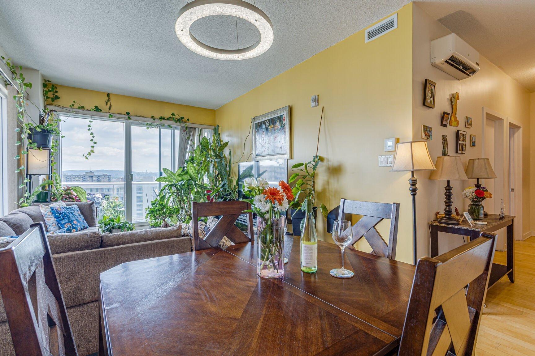 









10150


Place de l'Acadie

, 1409,
Montréal (Ahuntsic-Cartierville),




QC
H4N0C5

