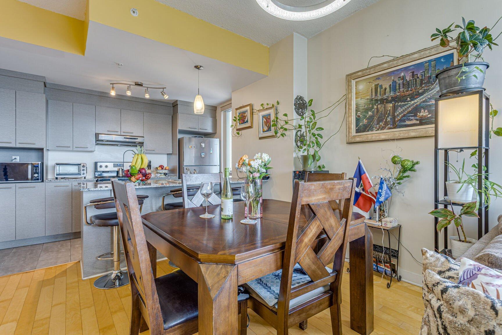 









10150


Place de l'Acadie

, 1409,
Montréal (Ahuntsic-Cartierville),




QC
H4N0C5

