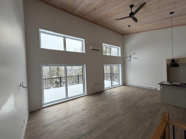 









595


Ch. des Hauts-Cantons

,
Stratford,




QC
G0Y1P0

