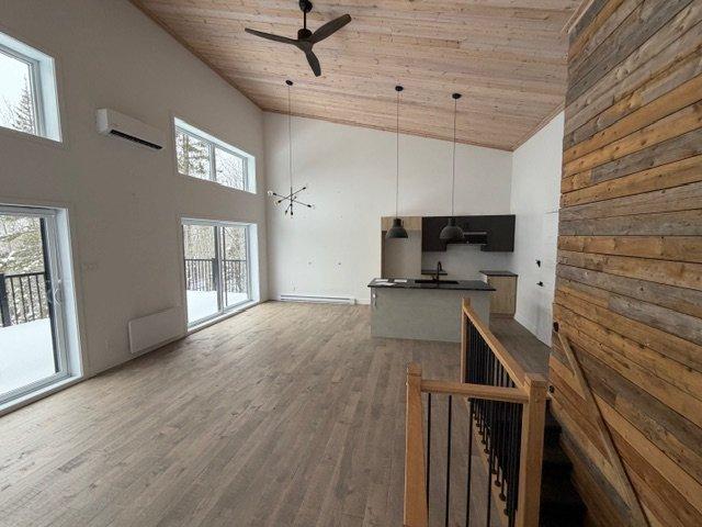 









595


Ch. des Hauts-Cantons

,
Stratford,




QC
G0Y1P0

