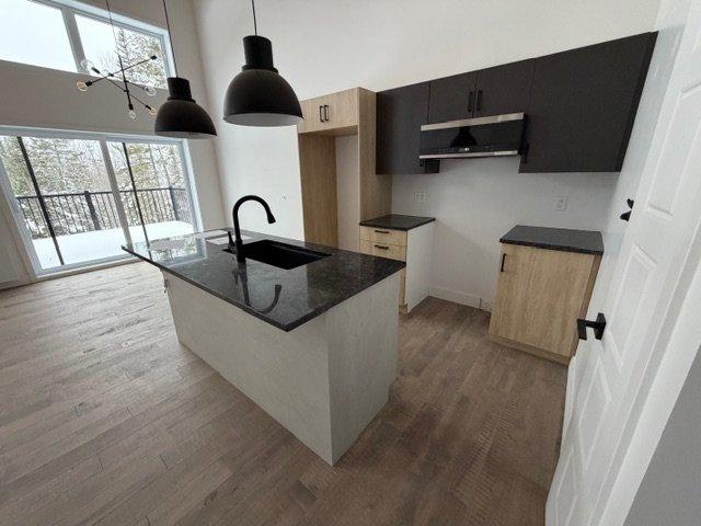 









595


Ch. des Hauts-Cantons

,
Stratford,




QC
G0Y1P0

